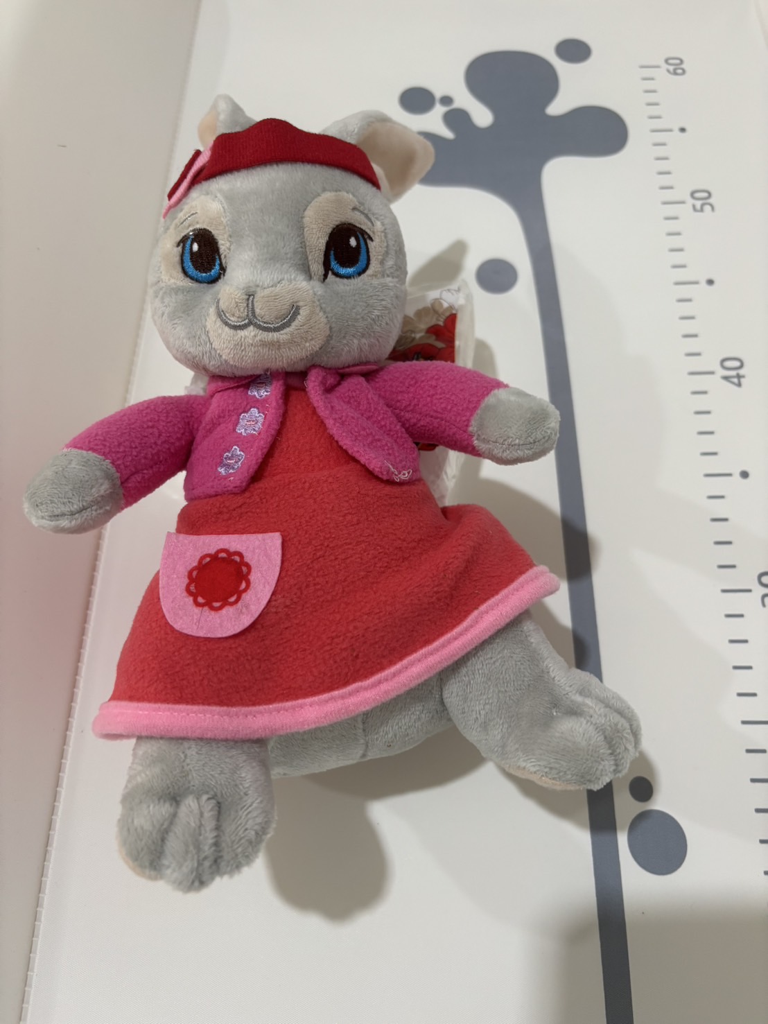 ตุ๊กตากระต่ายขนสีเทา